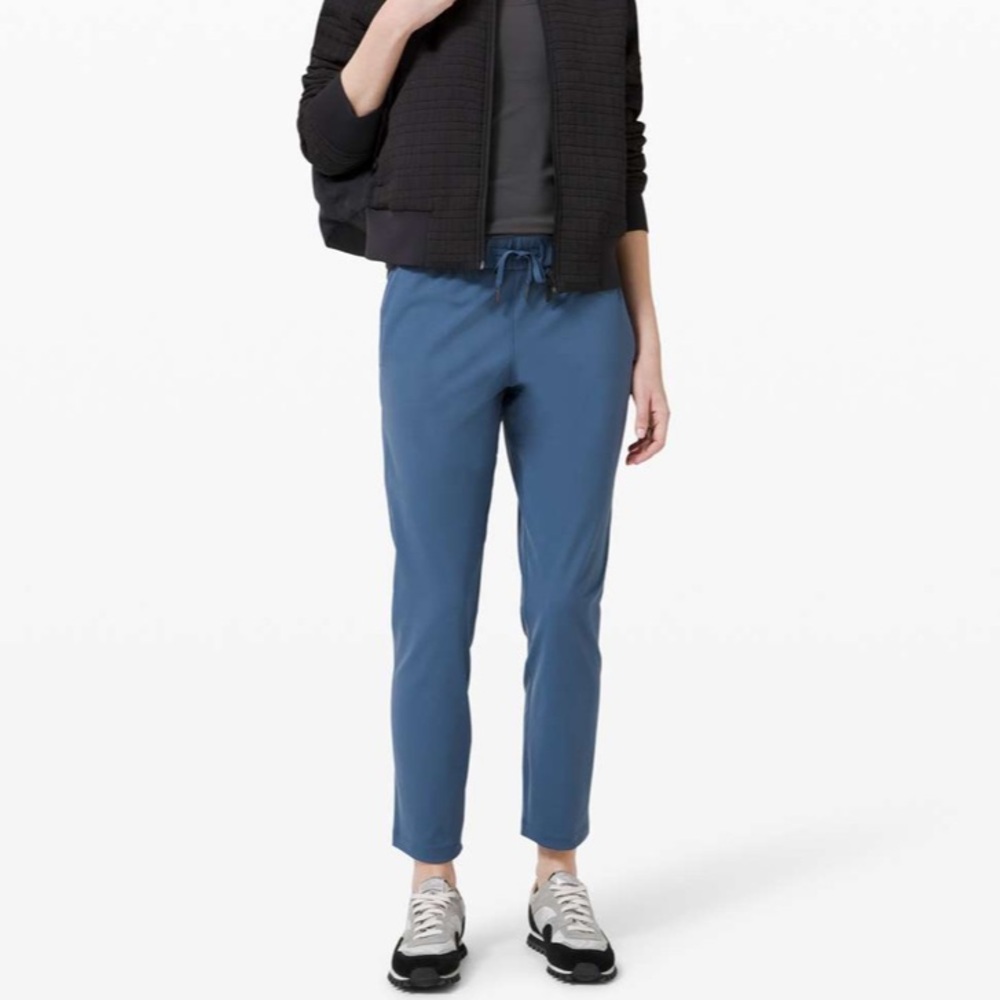 Lululemon | On The Fly Pant 28” | Size 6 | Ink Blue